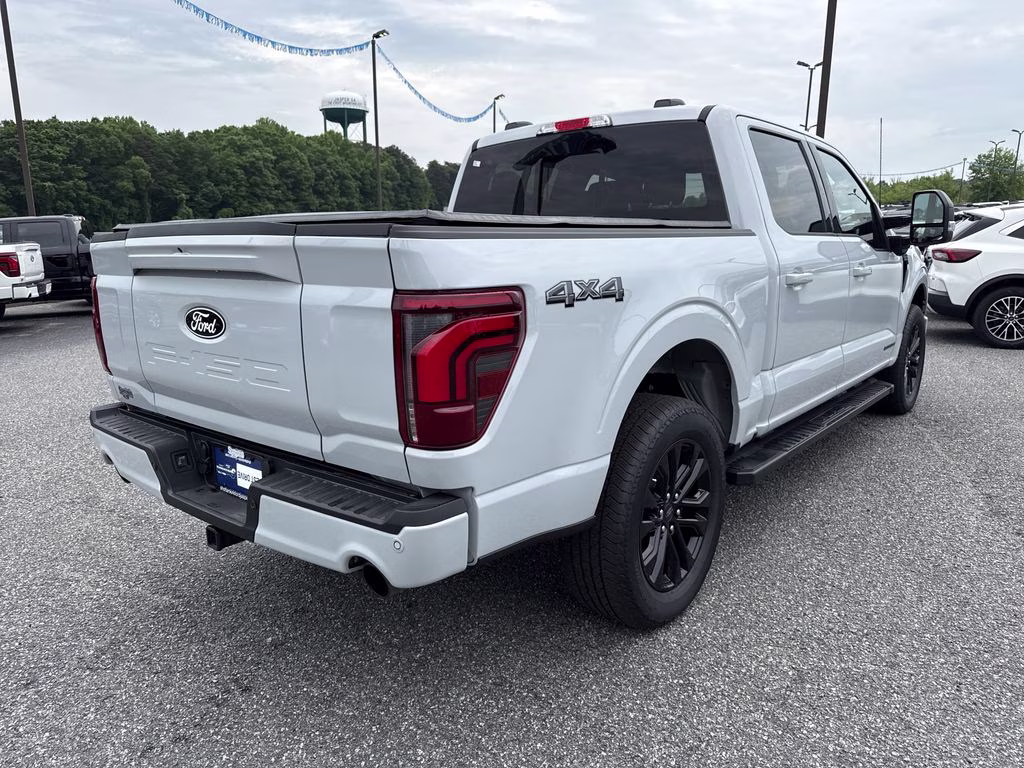 2025 Space White Metallic Ford F-150 Lariat 4X4 Truck