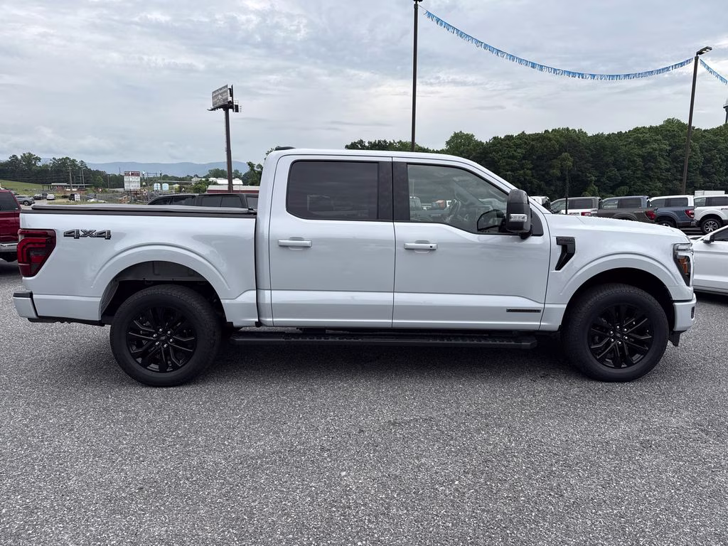2025 Space White Metallic Ford F-150 Lariat 4X4 Truck