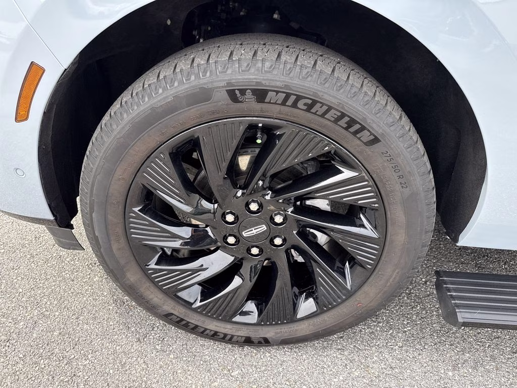 2025 Gray Mist Metallic Tri-Coat Lincoln Navigator L Reserve 4X4 SUV
