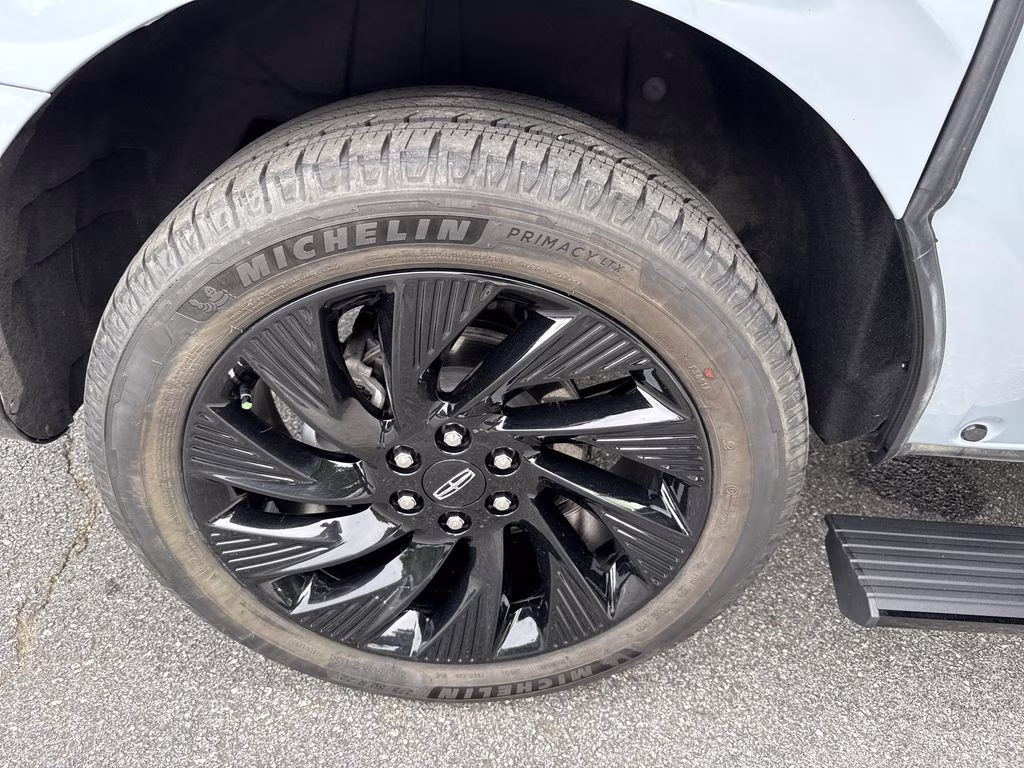 2025 Gray Mist Metallic Tri-Coat Lincoln Navigator L Reserve 4X4 SUV