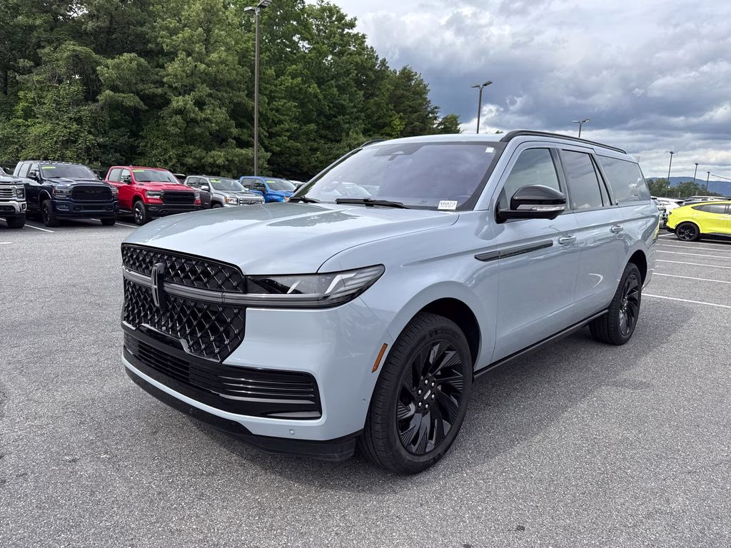2025 Gray Mist Metallic Tri-Coat Lincoln Navigator L Reserve 4X4 SUV