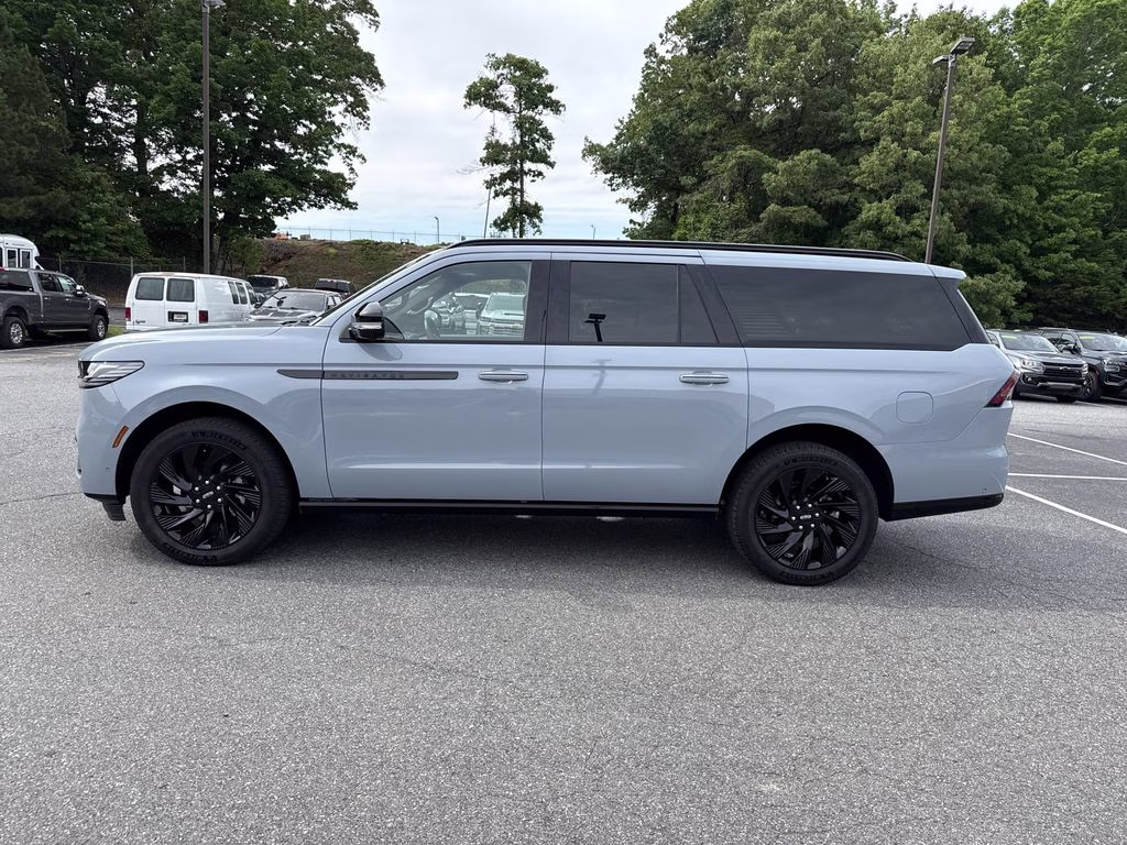 2025 Gray Mist Metallic Tri-Coat Lincoln Navigator L Reserve 4X4 SUV