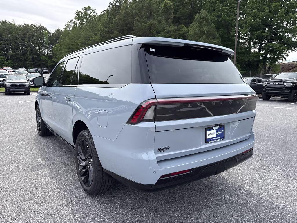 2025 Gray Mist Metallic Tri-Coat Lincoln Navigator L Reserve 4X4 SUV