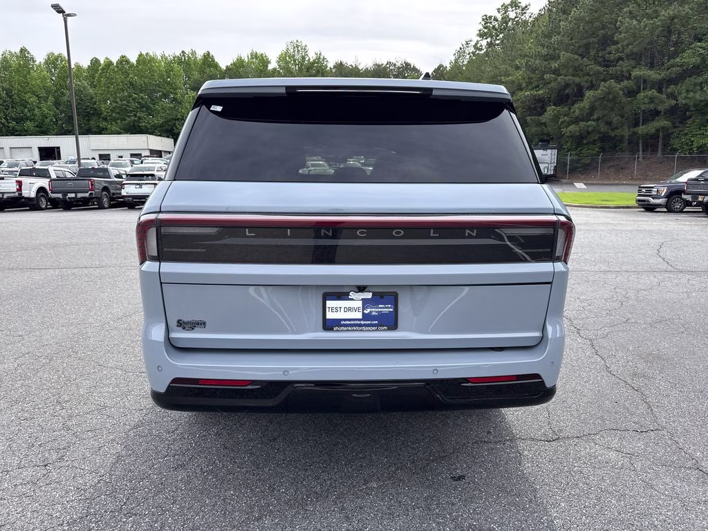 2025 Gray Mist Metallic Tri-Coat Lincoln Navigator L Reserve 4X4 SUV