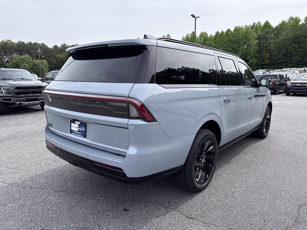 2025 Gray Mist Metallic Tri-Coat Lincoln Navigator L Reserve 4X4 SUV