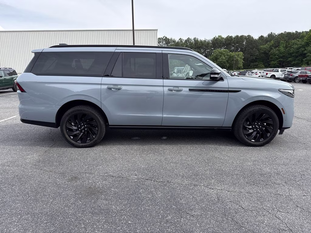 2025 Gray Mist Metallic Tri-Coat Lincoln Navigator L Reserve 4X4 SUV