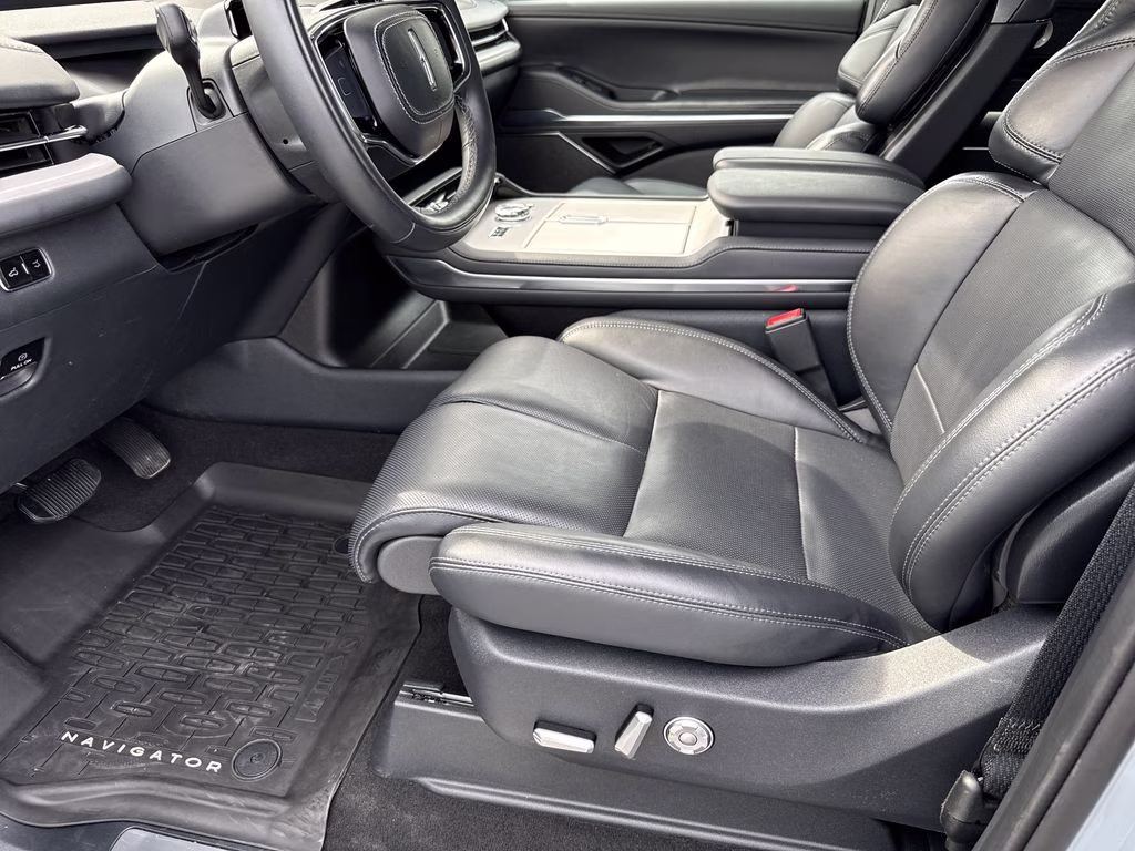2025 Gray Mist Metallic Tri-Coat Lincoln Navigator L Reserve 4X4 SUV