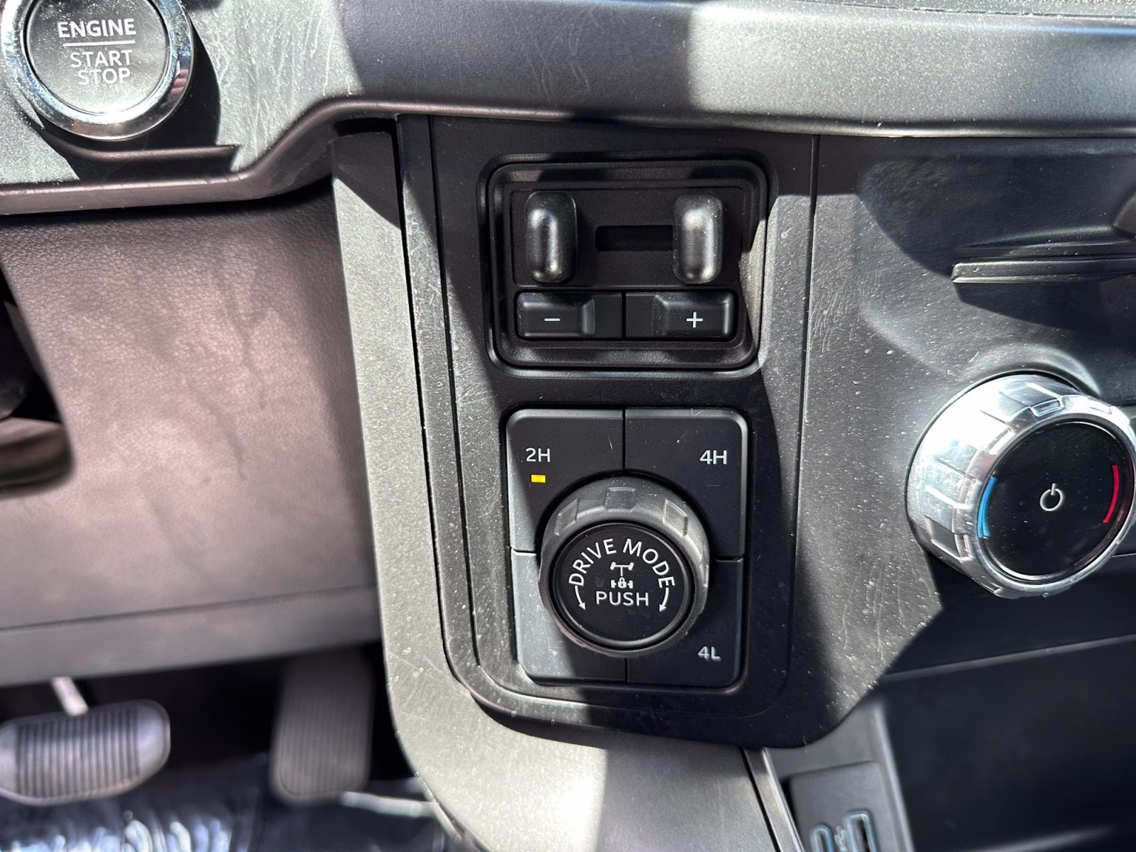 2024 Agate Black Metallic Ford F-150 XLT 4X4 Truck