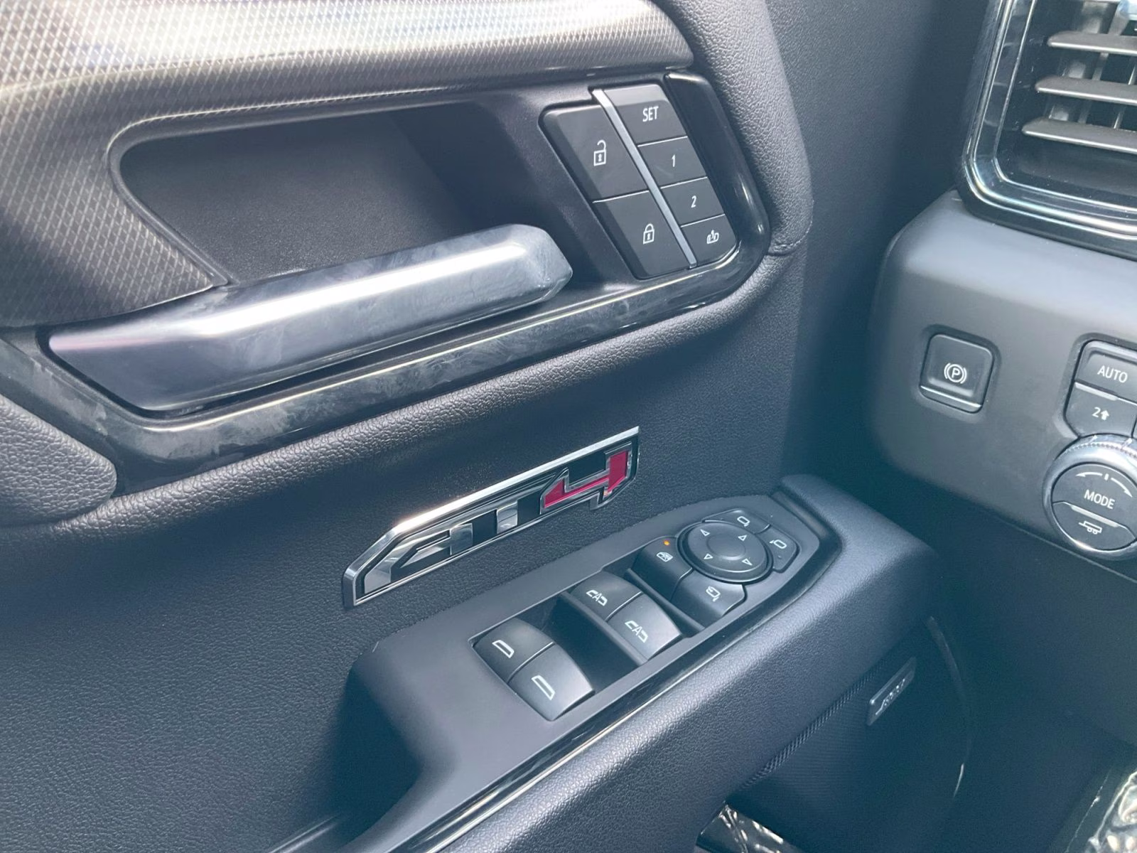 2025 Summit White GMC Sierra 1500 AT4 4X4 Truck