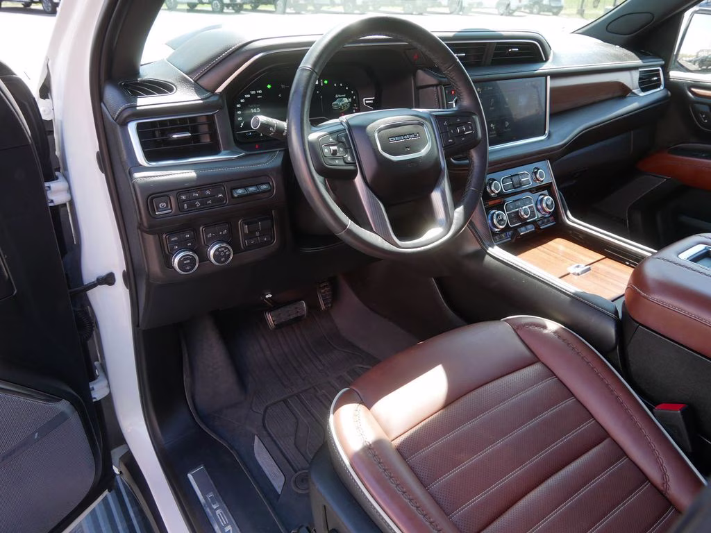 2023 White GMC Yukon Denali Ultimate 4X4 SUV
