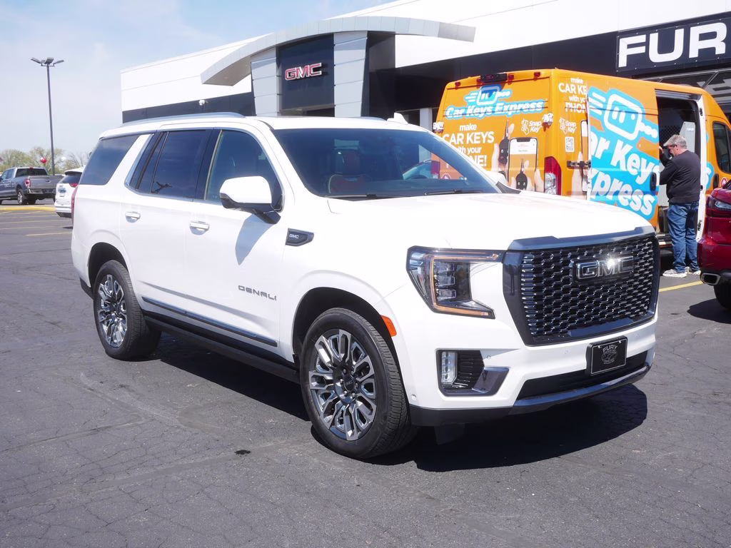 2023 White GMC Yukon Denali Ultimate 4X4 SUV