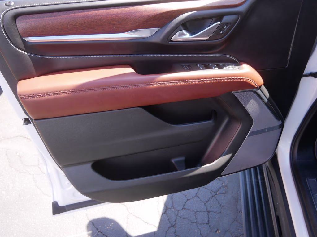 2023 White GMC Yukon Denali Ultimate 4X4 SUV