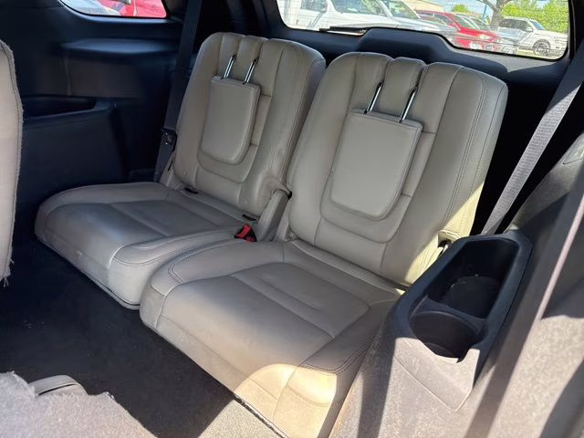 2014 White Platinum Clearcoat Metallic Ford Explorer Limited 4X4 SUV