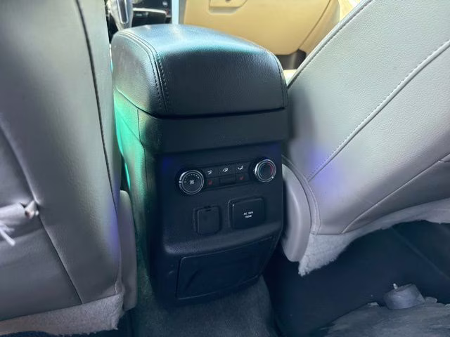 2014 White Platinum Clearcoat Metallic Ford Explorer Limited 4X4 SUV