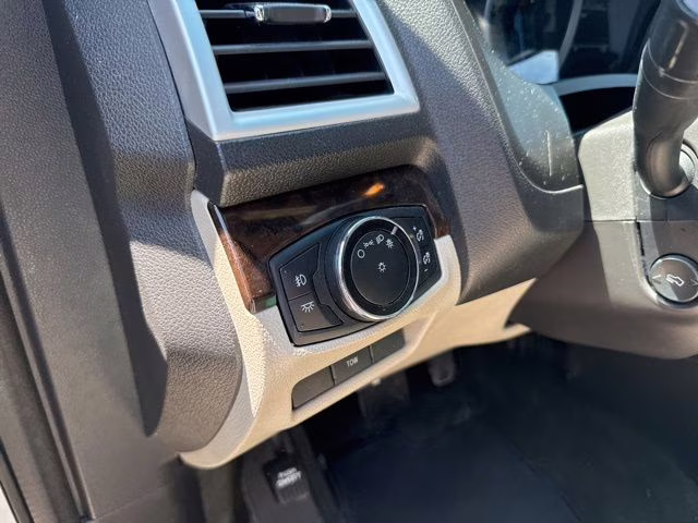 2014 White Platinum Clearcoat Metallic Ford Explorer Limited 4X4 SUV