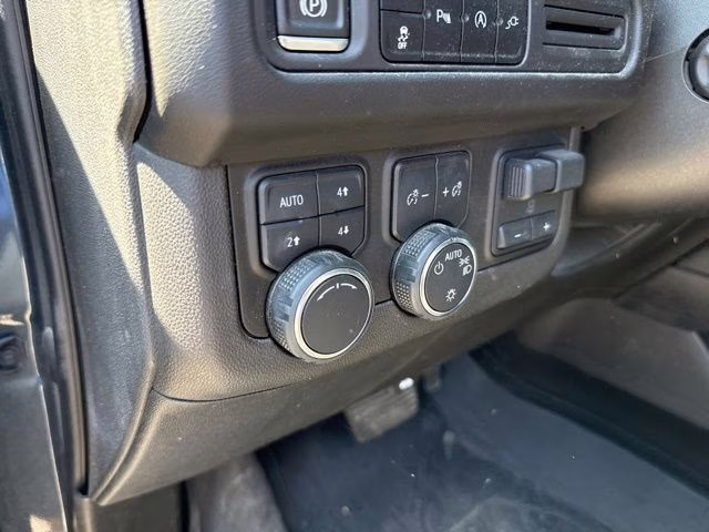 2021 Shadow Gray Metallic Chevrolet Suburban LT 4X4 SUV