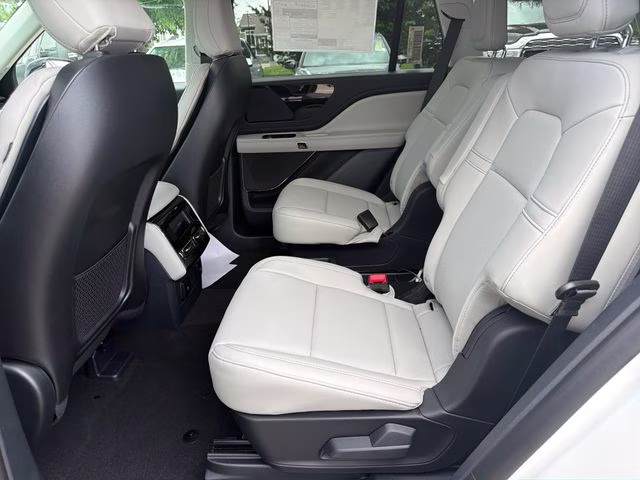 2026 Pristine White Metallic Tri-Coat Lincoln Aviator Premiere AWD SUV