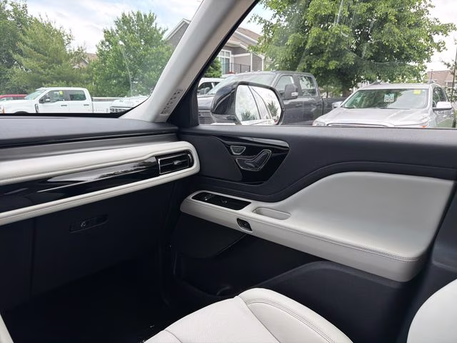 2026 Pristine White Metallic Tri-Coat Lincoln Aviator Premiere AWD SUV