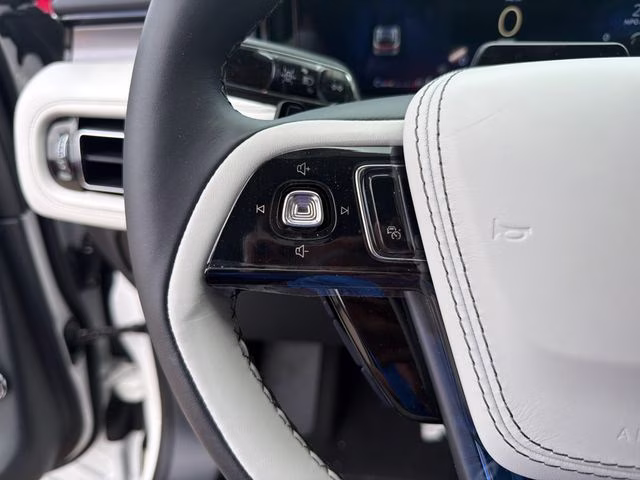 2026 Pristine White Metallic Tri-Coat Lincoln Aviator Premiere AWD SUV
