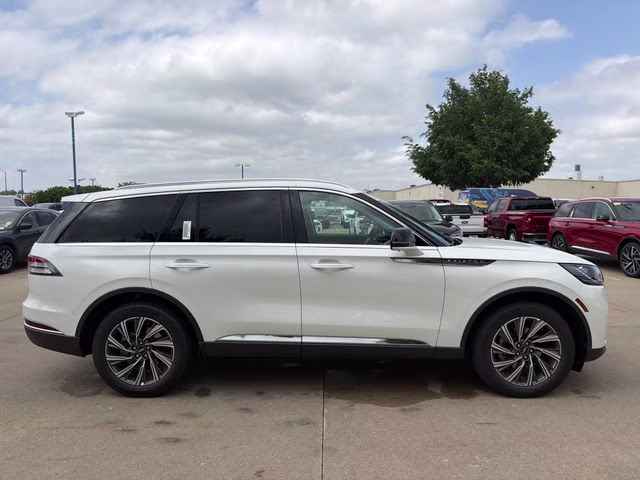 2026 Pristine White Metallic Tri-Coat Lincoln Aviator Premiere AWD SUV