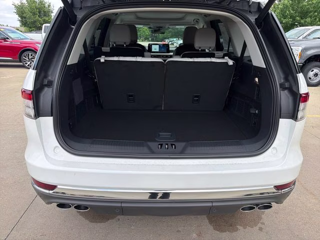 2026 Pristine White Metallic Tri-Coat Lincoln Aviator Premiere AWD SUV