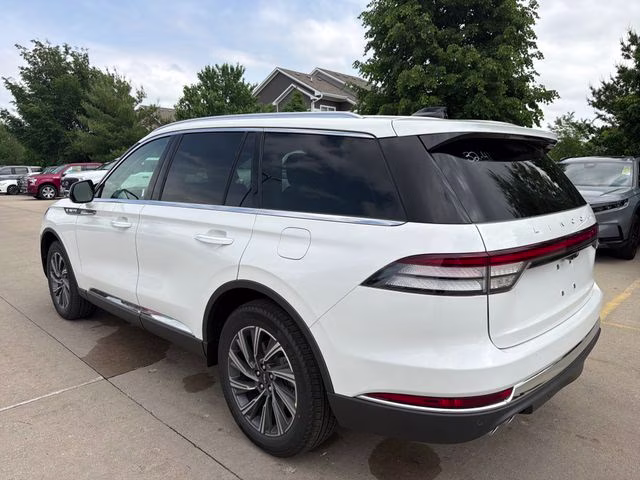2026 Pristine White Metallic Tri-Coat Lincoln Aviator Premiere AWD SUV
