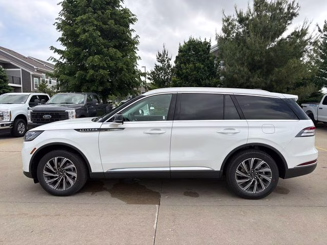 2026 Pristine White Metallic Tri-Coat Lincoln Aviator Premiere AWD SUV