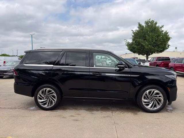 2026 Infinite Black Metallic Clearcoat Lincoln Navigator Reserve 4X4 SUV