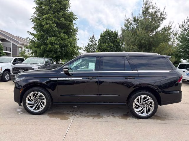 2026 Infinite Black Metallic Clearcoat Lincoln Navigator Reserve 4X4 SUV
