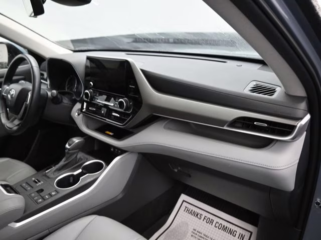 2023 Moon Dust Toyota Highlander XLE AWD SUV