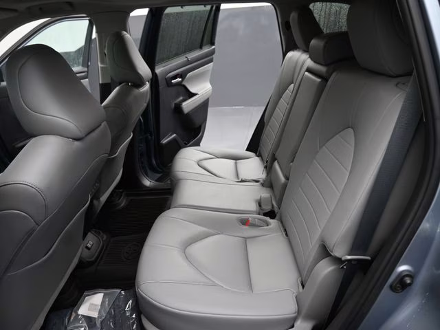 2023 Moon Dust Toyota Highlander XLE AWD SUV