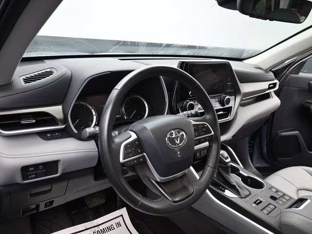 2023 Moon Dust Toyota Highlander XLE AWD SUV