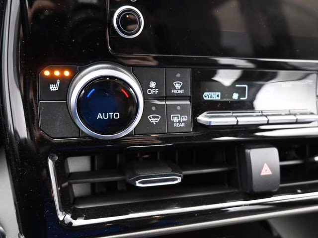 2023 Moon Dust Toyota Highlander XLE AWD SUV