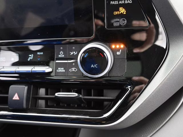 2023 Moon Dust Toyota Highlander XLE AWD SUV