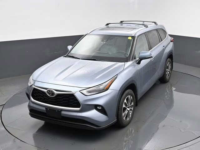 2023 Moon Dust Toyota Highlander XLE AWD SUV