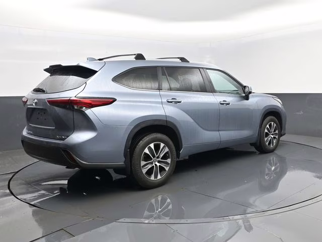 2023 Moon Dust Toyota Highlander XLE AWD SUV