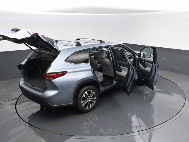 2023 Moon Dust Toyota Highlander XLE AWD SUV
