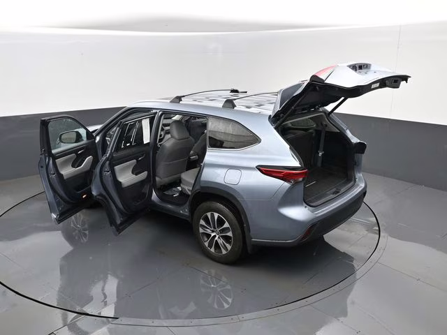 2023 Moon Dust Toyota Highlander XLE AWD SUV