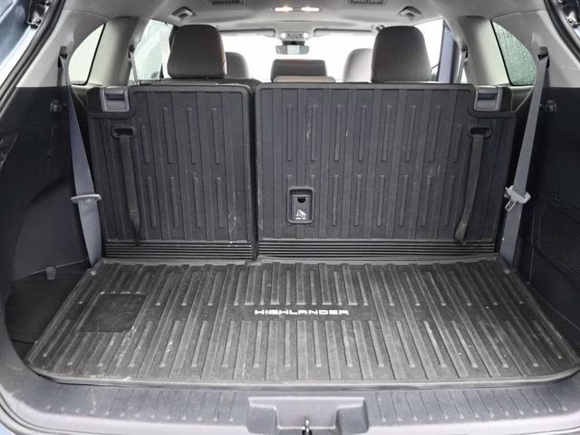 2023 Moon Dust Toyota Highlander XLE AWD SUV