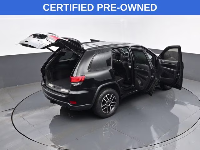 2020 Diamond Black Crystal Pearlcoat Jeep Grand Cherokee Trailhawk 4X4 SUV
