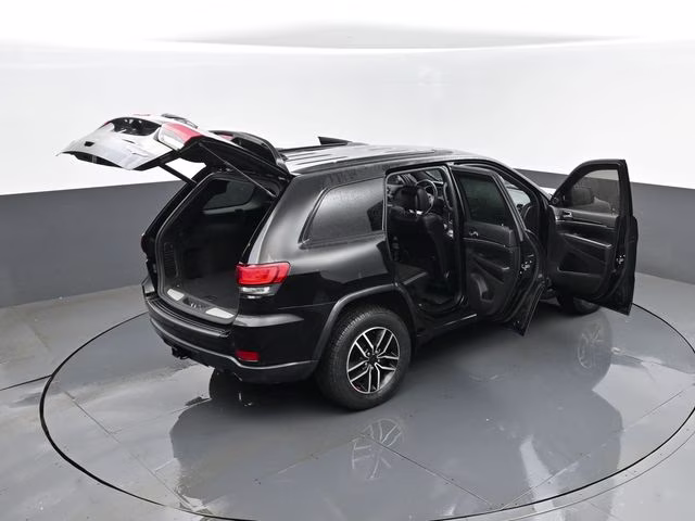 2020 Diamond Black Crystal Pearlcoat Jeep Grand Cherokee Trailhawk 4X4 SUV