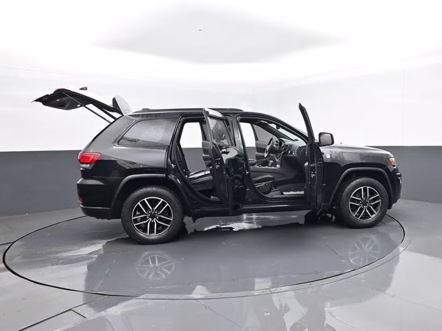 2020 Diamond Black Crystal Pearlcoat Jeep Grand Cherokee Trailhawk 4X4 SUV