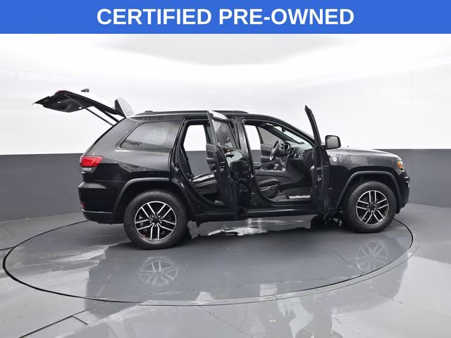 2020 Diamond Black Crystal Pearlcoat Jeep Grand Cherokee Trailhawk 4X4 SUV