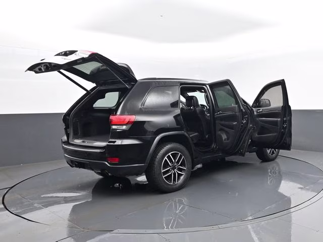 2020 Diamond Black Crystal Pearlcoat Jeep Grand Cherokee Trailhawk 4X4 SUV