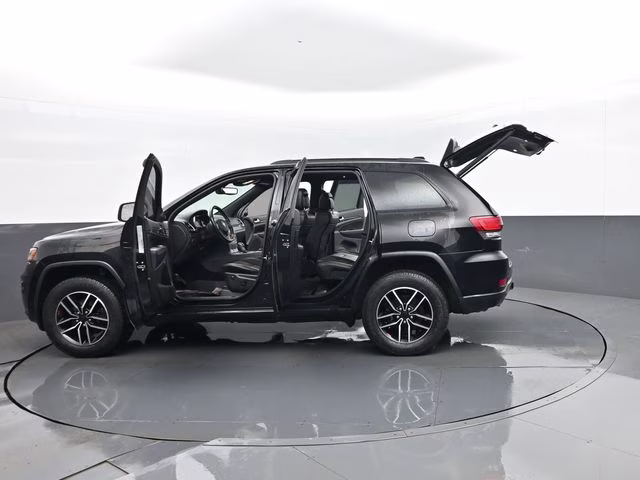 2020 Diamond Black Crystal Pearlcoat Jeep Grand Cherokee Trailhawk 4X4 SUV