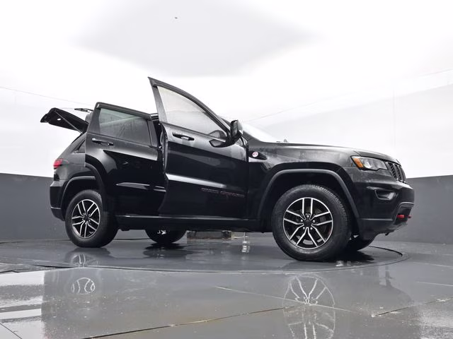 2020 Diamond Black Crystal Pearlcoat Jeep Grand Cherokee Trailhawk 4X4 SUV