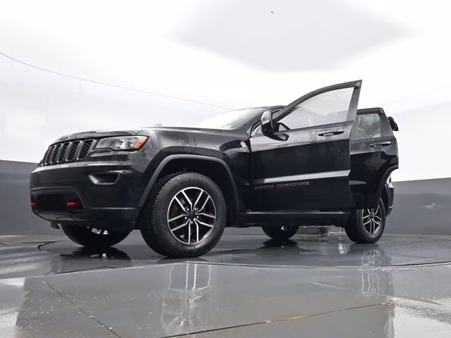 2020 Diamond Black Crystal Pearlcoat Jeep Grand Cherokee Trailhawk 4X4 SUV