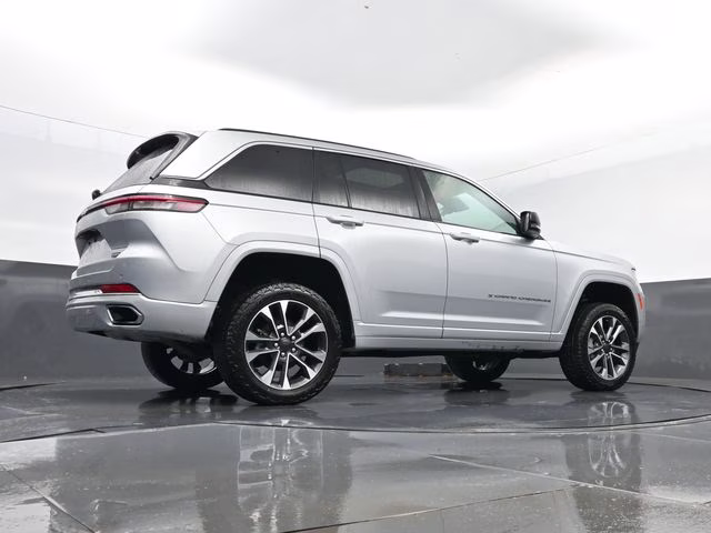 2023 Silver Zynith Jeep Grand Cherokee Overland 4X4 SUV