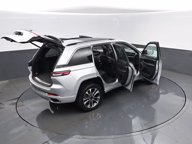 2023 Silver Zynith Jeep Grand Cherokee Overland 4X4 SUV