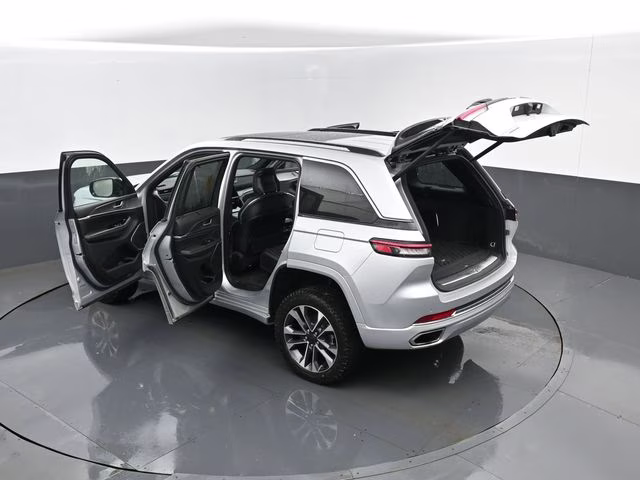 2023 Silver Zynith Jeep Grand Cherokee Overland 4X4 SUV